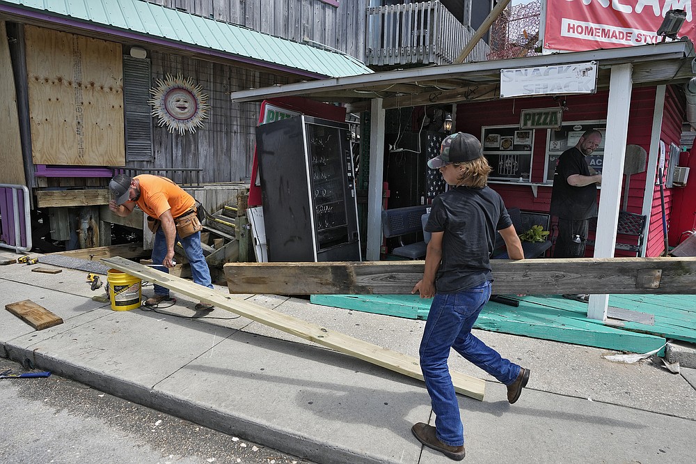 Florida, Georgia residents left reeling by Idalia