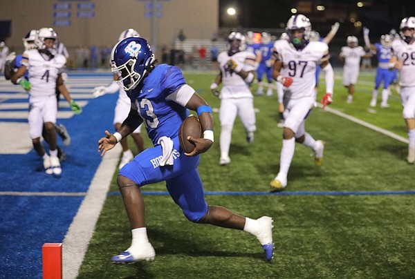 Bryant racks up 585 yards, runs win streak to 24 games - Vimarsana News
