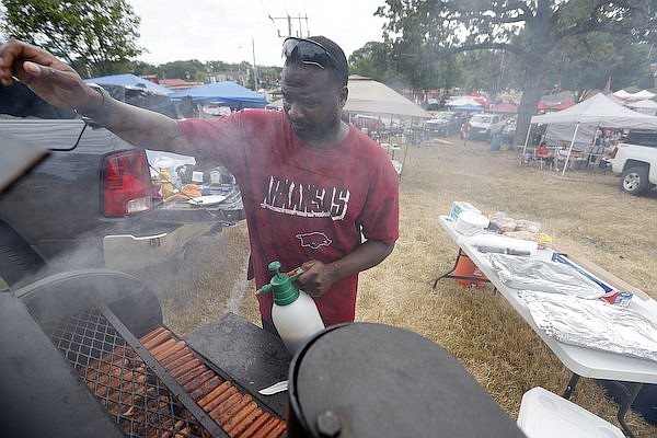 Thousands get up early to continue Little Rock's tailgating tradition ...