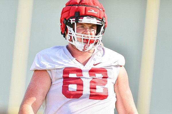 WholeHogSports - Razorback report: Vet O-lineman back in the mix