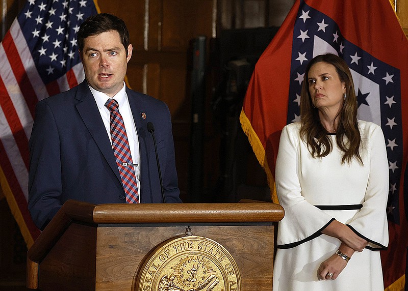 Rep. David Ray, R-Maumelle, talks about the Freedom of Information Act bill he will introduce during next week’s special legislative session as Gov. Sarah Huckabee Sanders listens at the state Capitol in Little Rock on Friday.
(Arkansas Democrat-Gazette/Thomas Metthe)