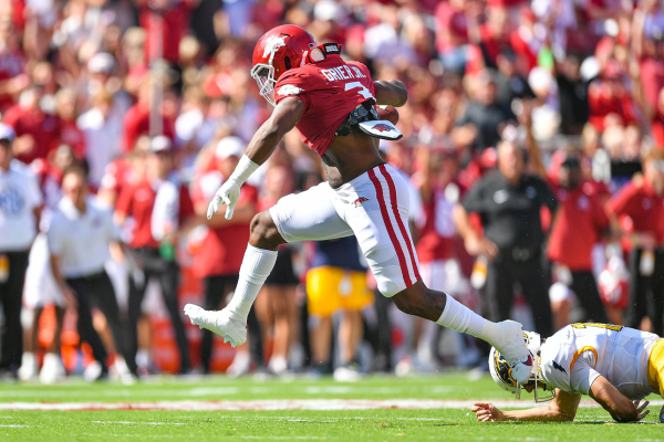 WholeHogSports - Arkansas beats Alabama to win series