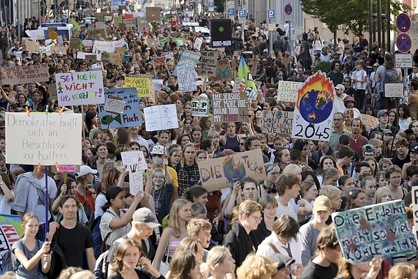 Tribe Trucks Totem Pole 4,800 Miles in Fossil Fuels Protest