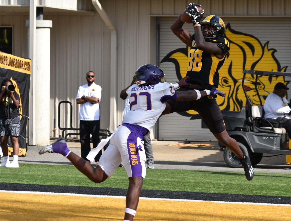 Late defensive plays lift UAPB past Miles College, 21-20
