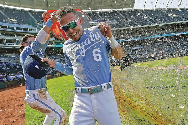 Royals rally in eighth to beat Guardians - Vimarsana News