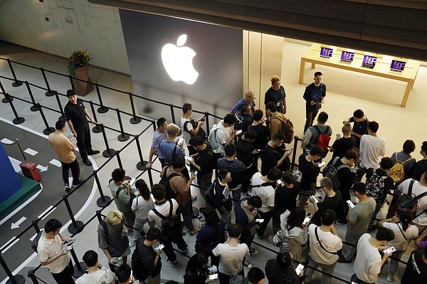 Apple tests growth with early sale - Vimarsana News