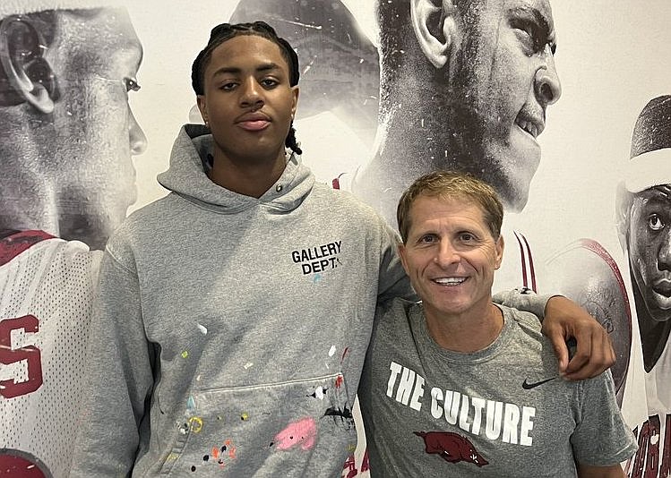 Consensus 4-star BJ Davis-Ray and Arkansas coach Eric Musselman during Davis-Ray’s unofficial visit to Fayetteville on Sept 16.