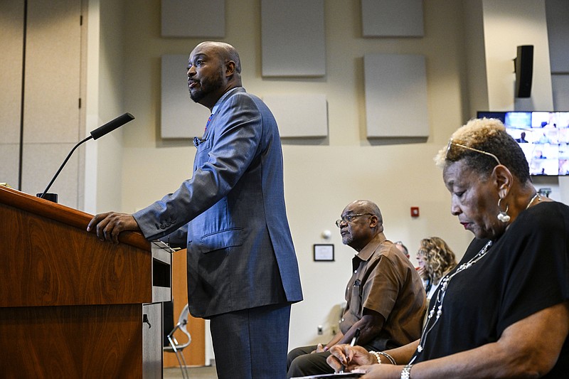 Little Rock city board ousts 2 commissioners from panel that oversees