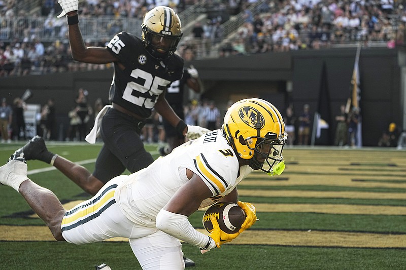 Georgia uses late touchdown to take down Auburn in dramatic fashion