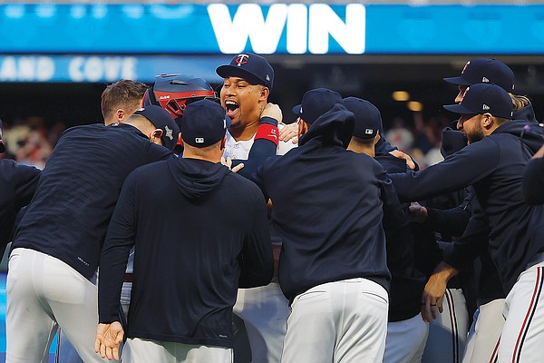 Twins sweep Blue Jays to advance for first time in 21 years Twins sweep Blue Jays to advance for first time in 21 years