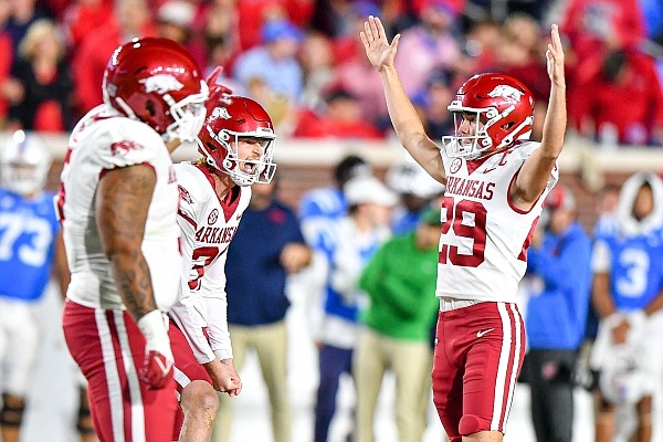 WholeHogSports - Former Razorback carted off during USFL game