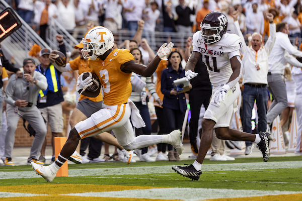 Vols return opening kickoff for TD, first since '80