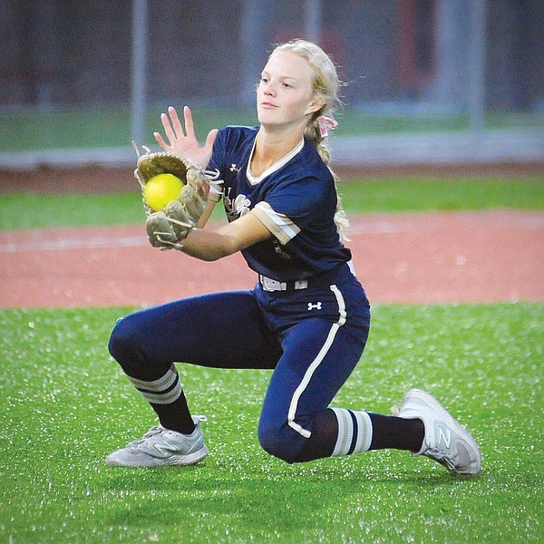 Helias holds off Warrenton to win softball district title | Jefferson ...