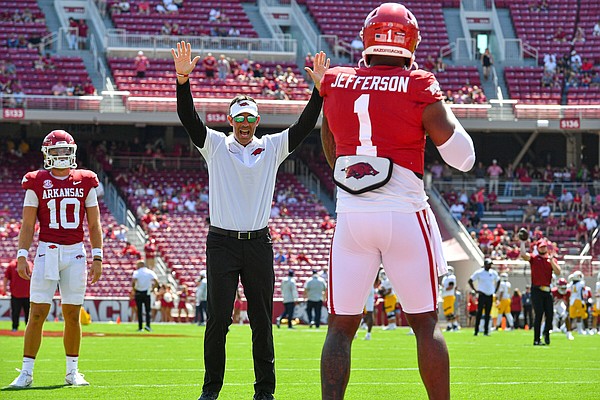 Arkansas offense searching for flow - Vimarsana News