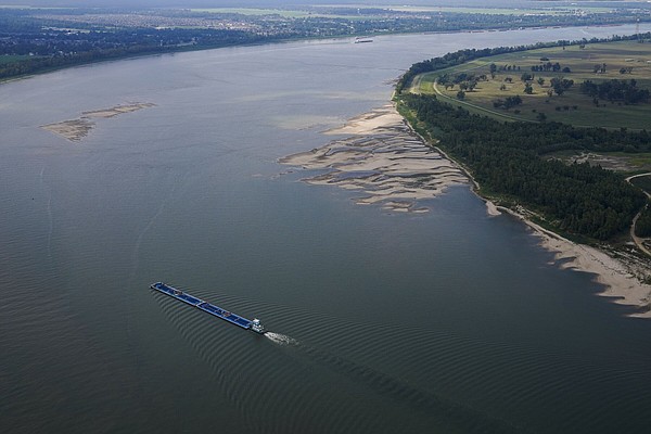 Barges back up on Arkansas River - Vimarsana News
