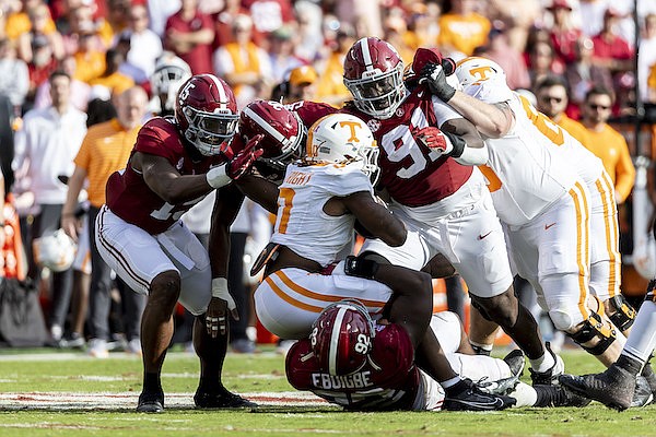 WholeHogSports - Arkansas rallies from 5 down, wins series opener at  Tennessee