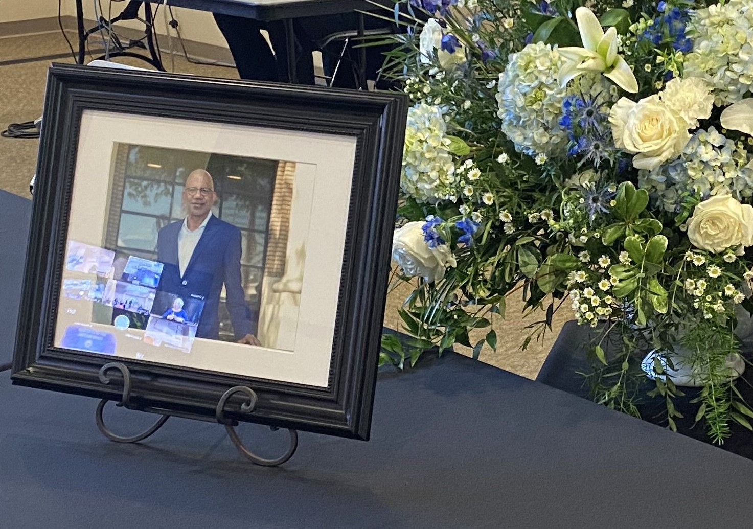 Friends pay tribute to longtime Little Rock City Manager Bruce Moore at memorial service - Vimarsana News