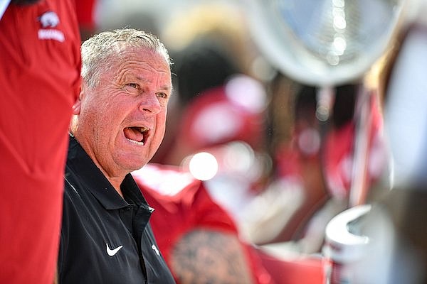 Coach Sam Pittman closes Razorbacks practices this week - Vimarsana News
