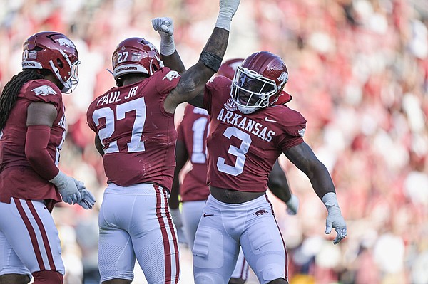'So much enthusiasm': Pittman praises improved Hogs defense - Vimarsana News