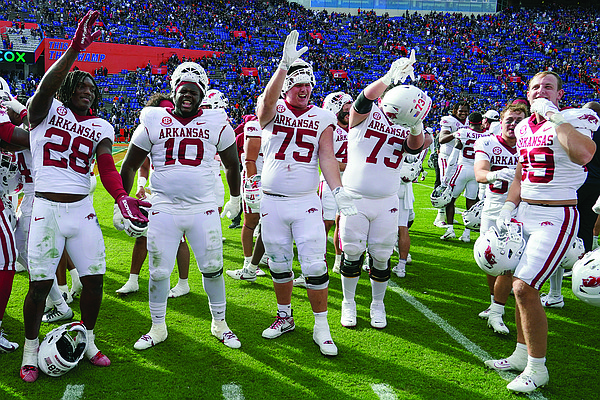 Razorbacks bury Gators in Swamp | El Dorado News - Vimarsana News