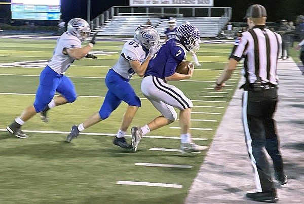 Late touchdown lifts Capital City past Camdenton | Jefferson City News Tribune - Vimarsana News