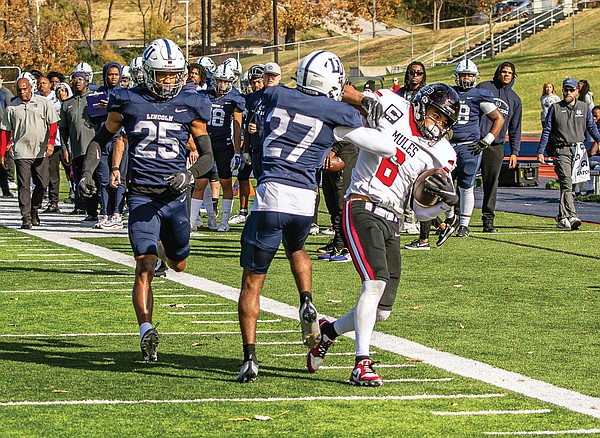 Lincoln falls 63-27 to No. 7 Central Missouri in finale | Jefferson City News Tribune - Vimarsana News