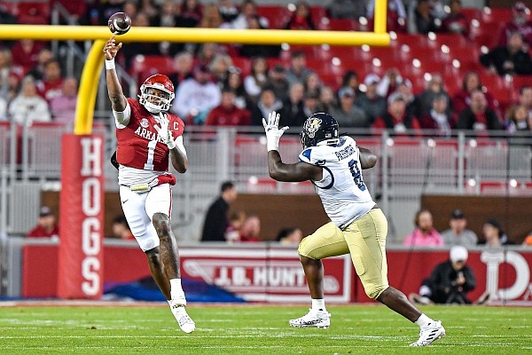 Follow live: Razorbacks lead FIU at halftime | The Arkansas Democrat-Gazette - Vimarsana News