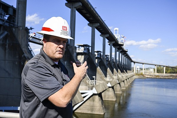 Agriculture, shipping industries prepare for uncertainty on Mississippi  River in the future