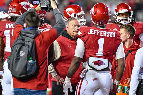 Hog Call, Pittman and Mateos highlight trip for O-line transfer | The Arkansas Democrat-Gazette - Vimarsana News