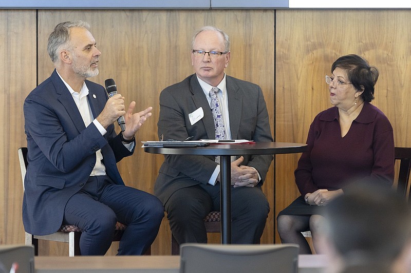 Summit in Fayetteville assists problem solvers | The Arkansas Democrat ...