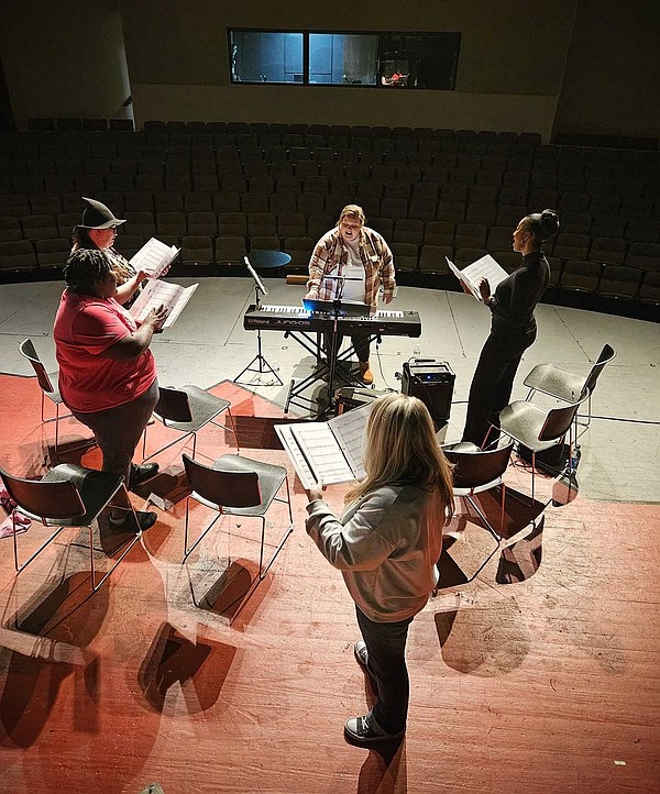 'Razzle Dazzle' returns for holidays | The Arkansas Democrat-Gazette - Vimarsana News