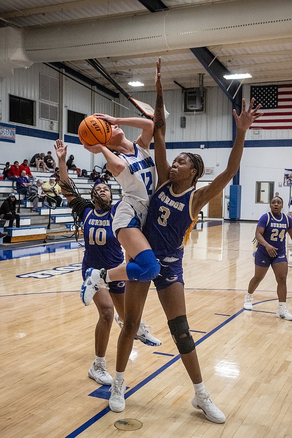 Lady Trojans fight off Gurdon | El Dorado News - Vimarsana News