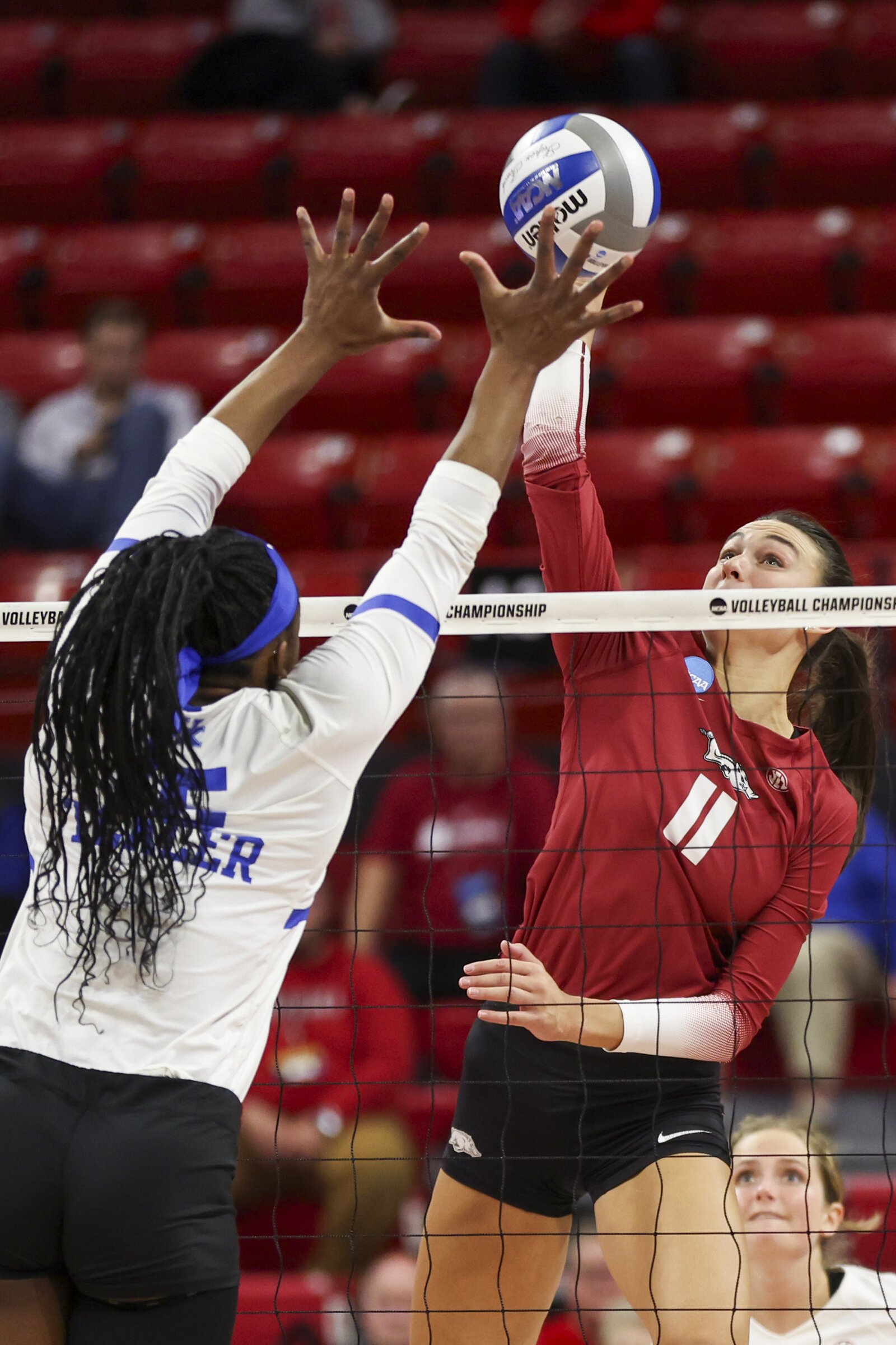 COLLEGE VOLLEYBALL: Arkansas Razorbacks down Kentucky in five sets ...