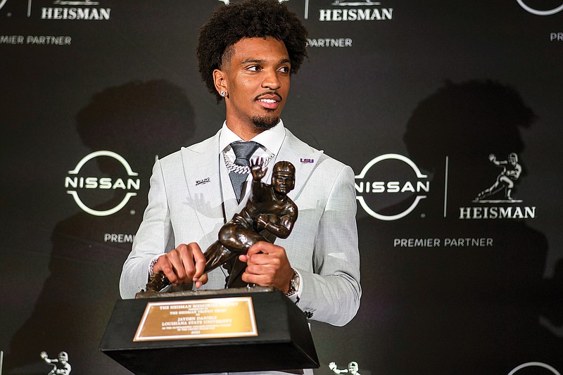 LSU’s Daniels Wins Heisman Trophy With Prolific Season | Jefferson City ...