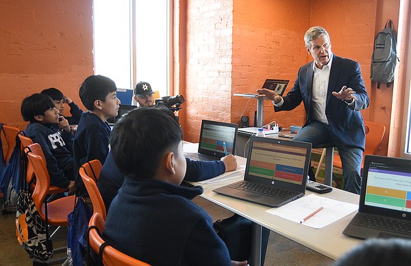 Gov. Lee touts school voucher program during Chattanooga visit | Chattanooga Times Free Press - Vimarsana News