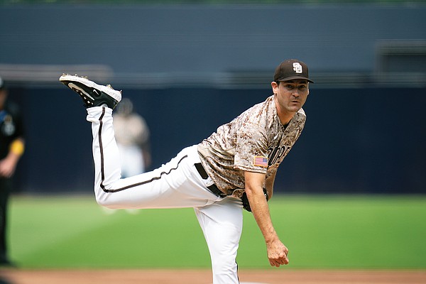 Lugo, Stratton agree to deals with Royals - Vimarsana News