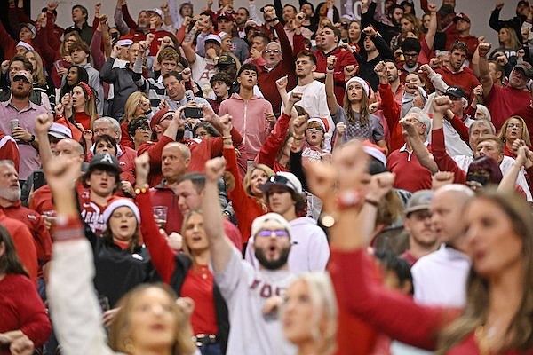 Arkansas Holds on for 69-66 Victory Over Lipscomb