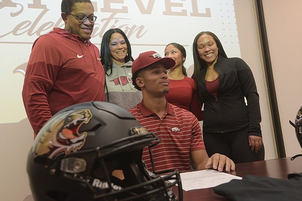 Into the fold: Pittman 'excited' about freshmen, transfers | Northwest Arkansas Democrat-Gazette - Vimarsana News