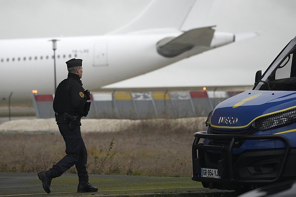 Plane grounded in trafficking probe | The Arkansas Democrat-Gazette - Arkansas' Best News Source - Vimarsana News
