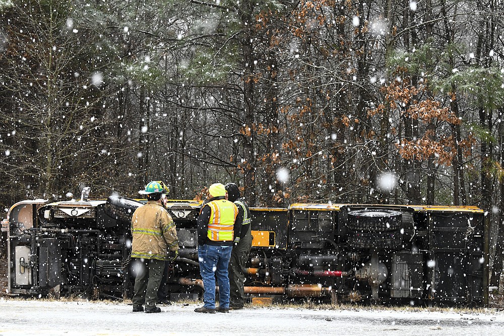 Snowy Weather Friday Jan 5 2024 The Arkansas Democrat Gazette   01524Firetruck4A T1000.JPG