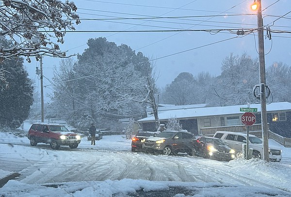 Morning snow in Northwest Arkansas poses some problems for drivers; some schools call a snow day - Vimarsana News