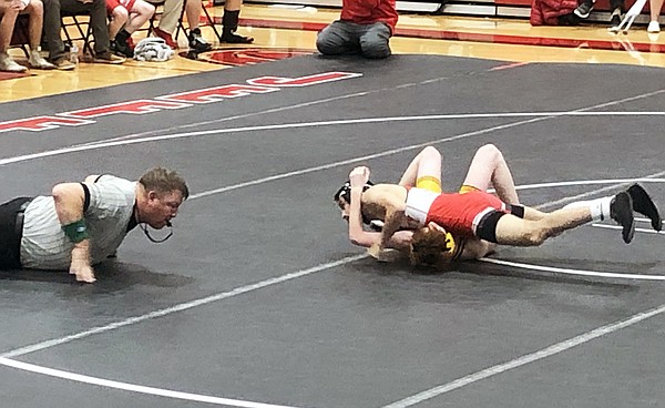 Jays wrestling beats Smith-Cotton in first conference dual | Jefferson City News Tribune - Vimarsana News