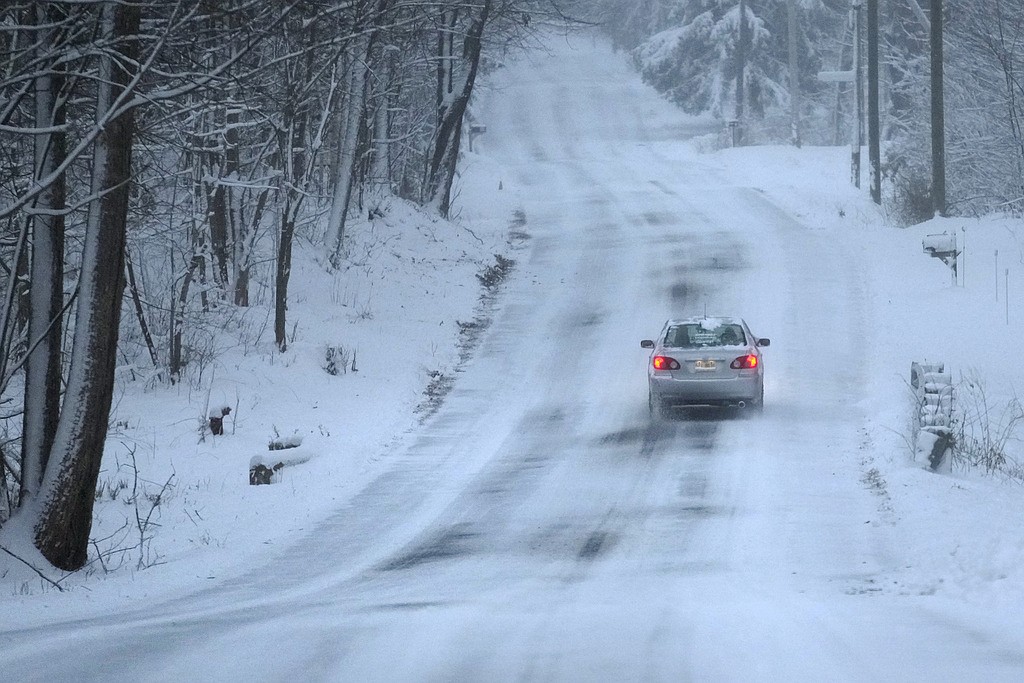 Winter storms dump snow on both U.S. coasts as icy roads make for ...