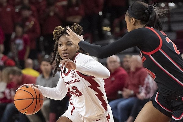 With leading scorer sidelined, Daniels leads Arkansas women to 40-point ...