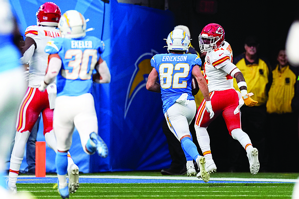 Gabbert leads Chiefs to win against Chargers | Jefferson City News Tribune - Vimarsana News