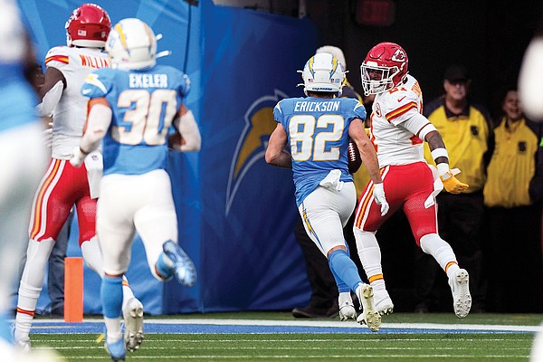 Gabbert leads Chiefs to road win against Chargers | Jefferson City News Tribune - Vimarsana News
