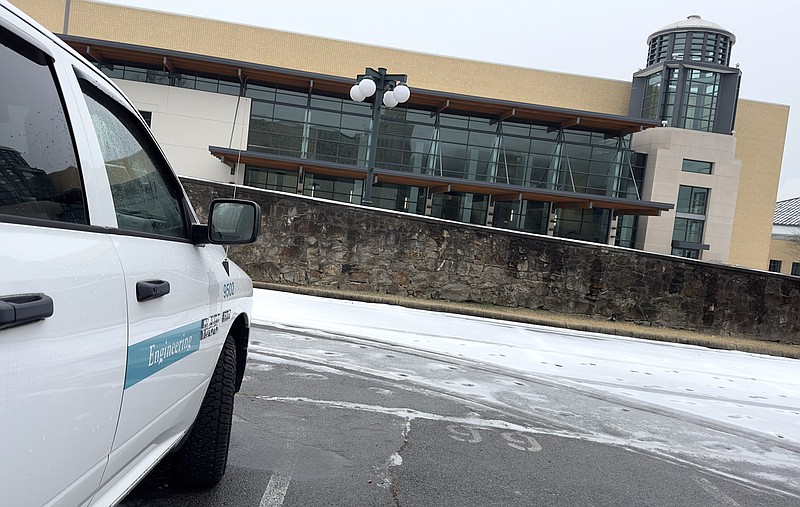 UPDATE Runways closed; city offices reopen Hot Springs Sentinel Record