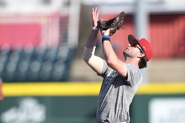 Arkansas second baseman Stovall breaks foot, out 4-6 weeks | Arkansas Democrat Gazette