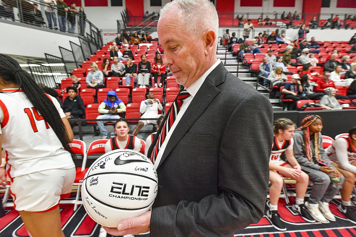 PREP BASKETBALL: Fort Smith Northside clinches 6A-West title, celebrate ...