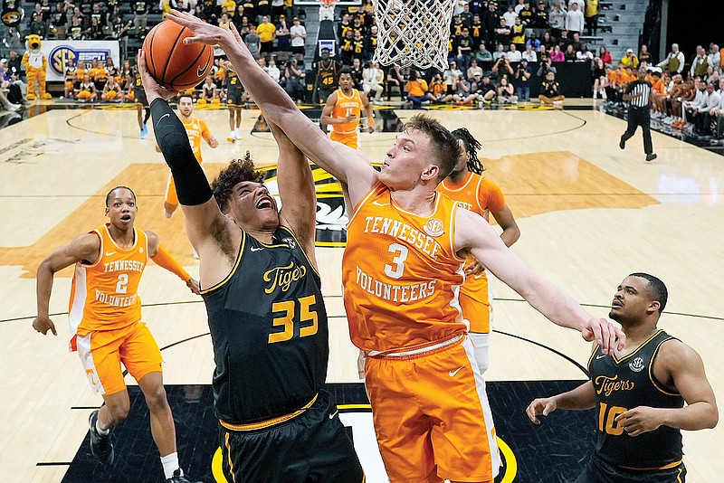 Knecht gets hot in second half as Tennessee rallies past Missouri